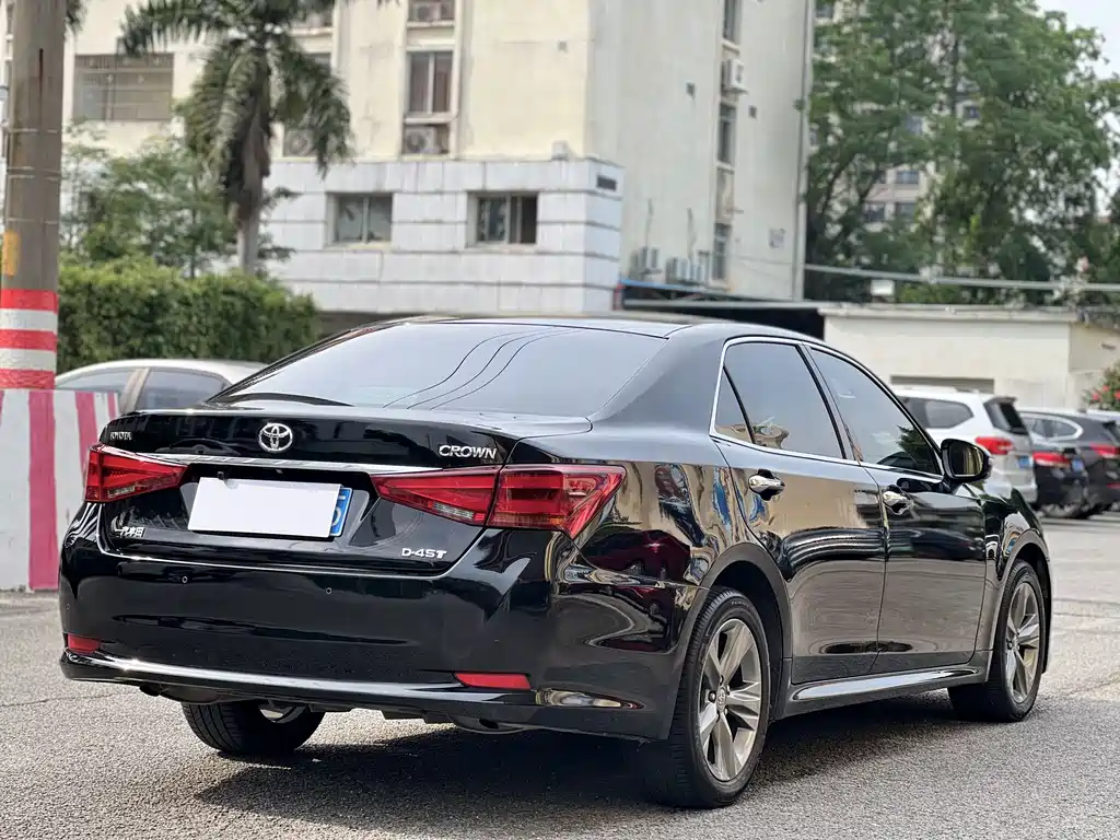 Toyota Crown 2016 — фото 15