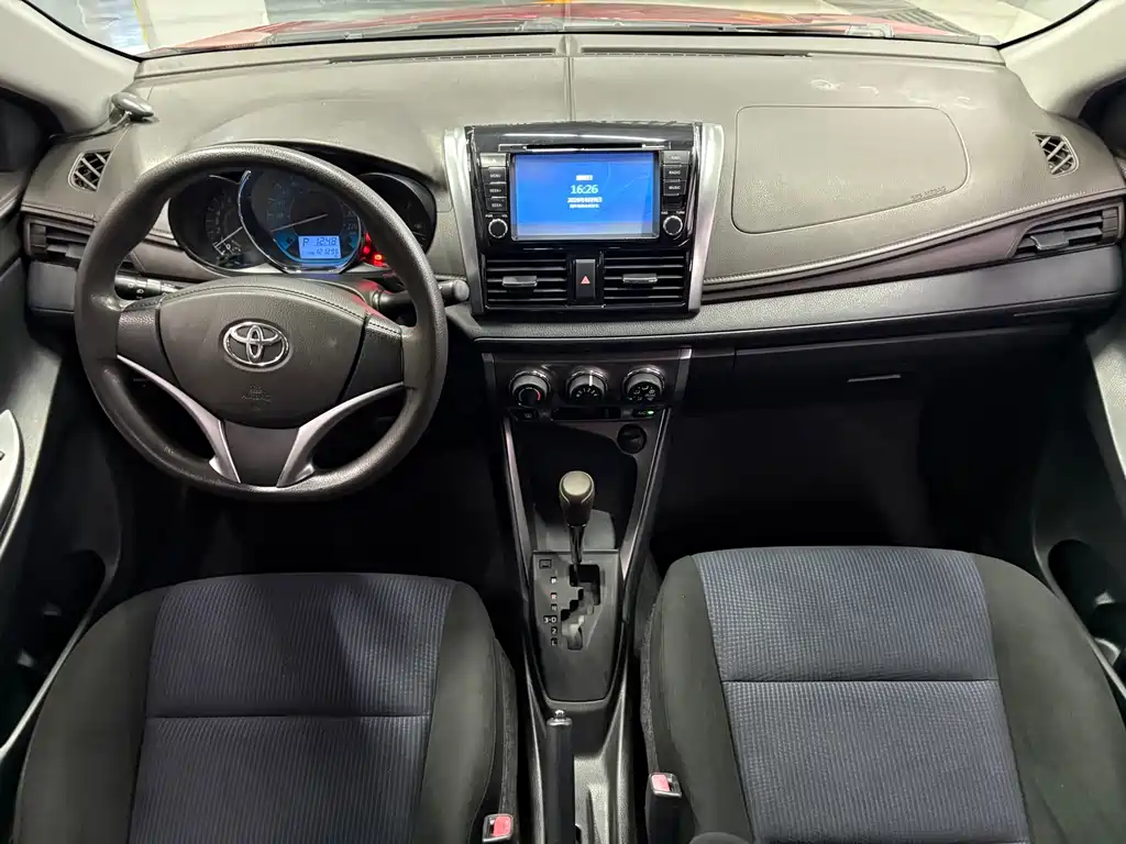Toyota Yaris L 2016 — фото 11