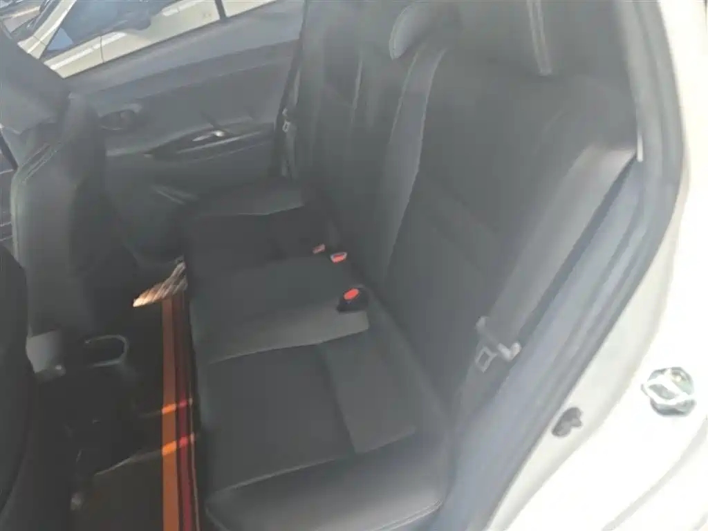 Toyota Yaris L 2023 — фото 17