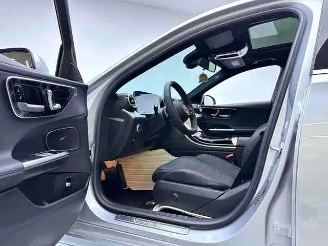 Mercedes-Benz C-Class 2023 — фото 8
