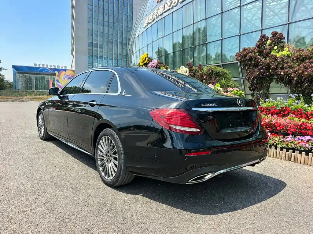 Mercedes-Benz E-Class 2019 — фото 14