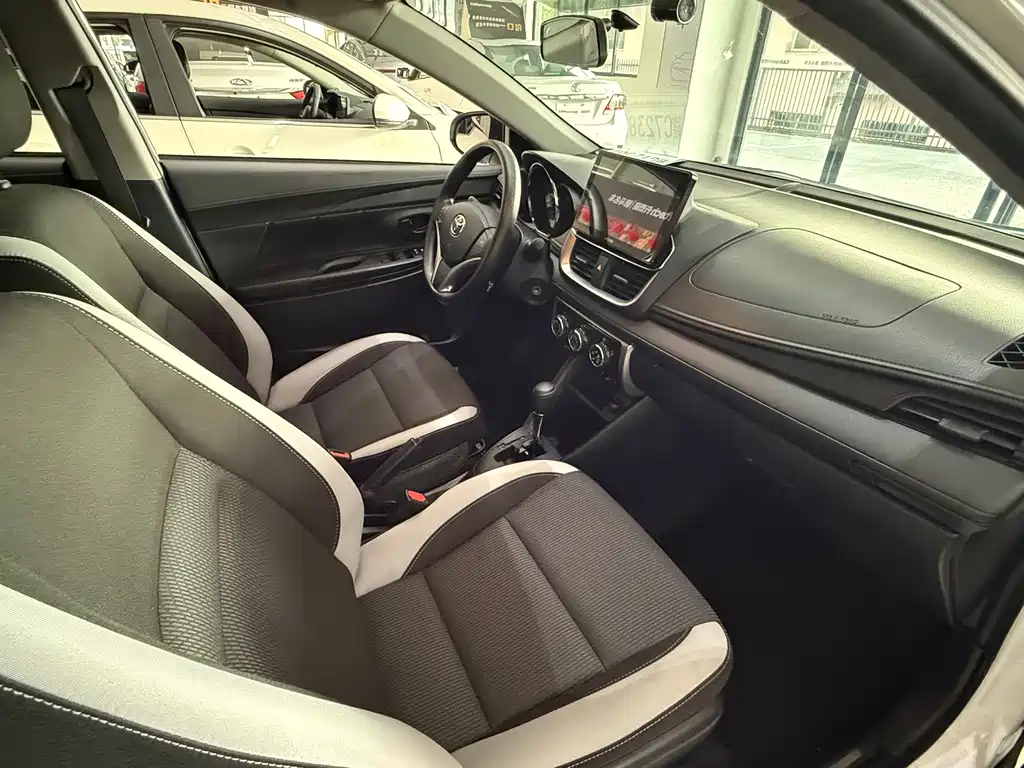 Toyota Yaris L 2022