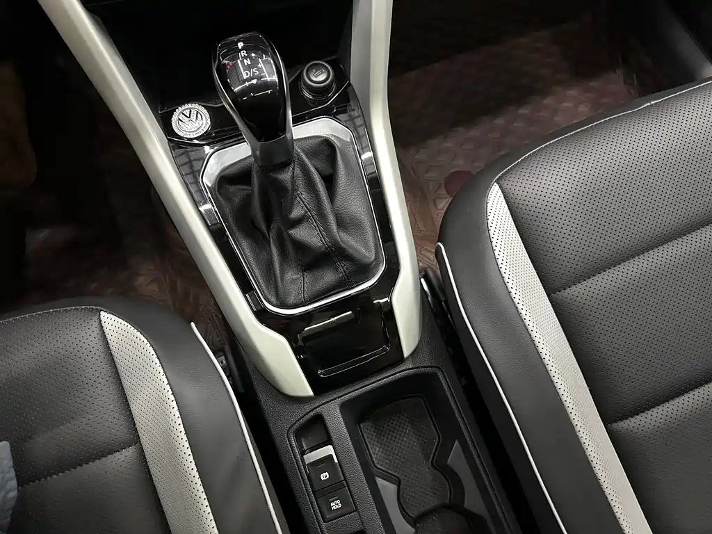 Volkswagen T-Roc 2023 — фото 16