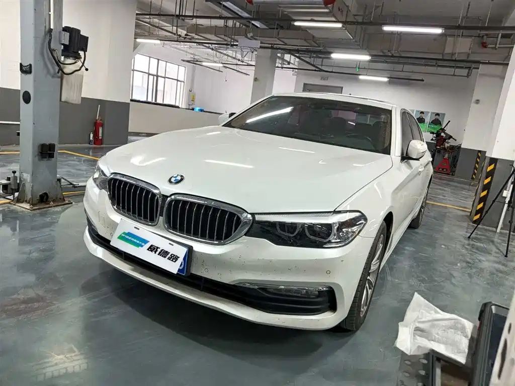 BMW 5 Series 2017 — фото 1
