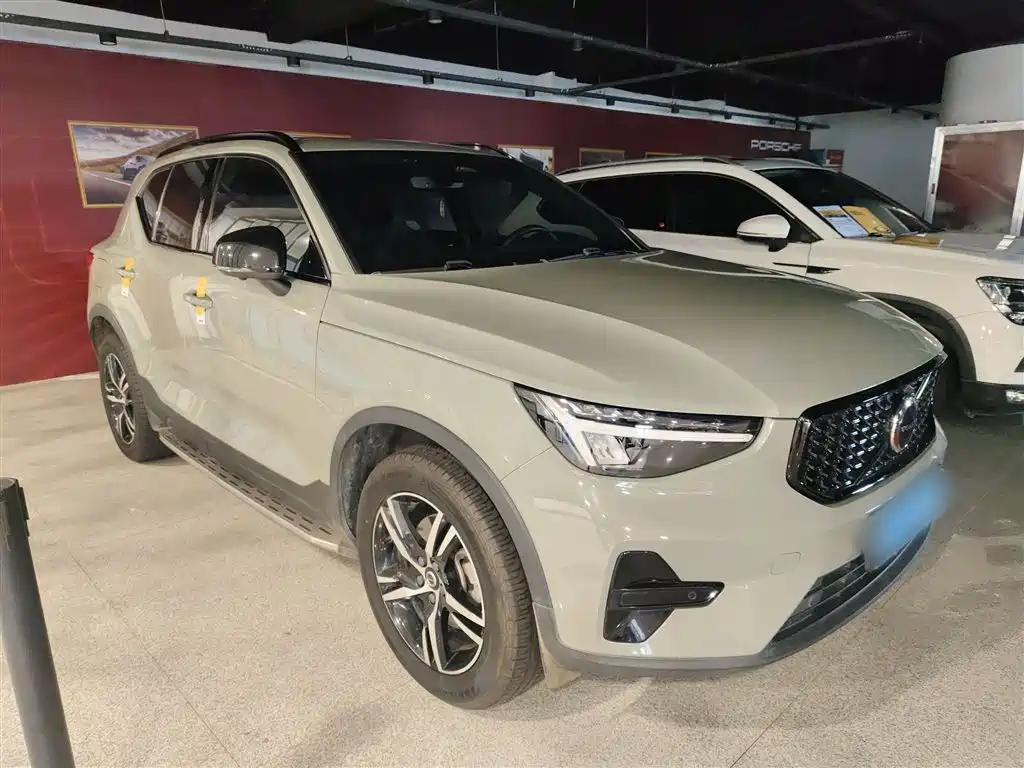 Volvo XC40 2023 — фото 22