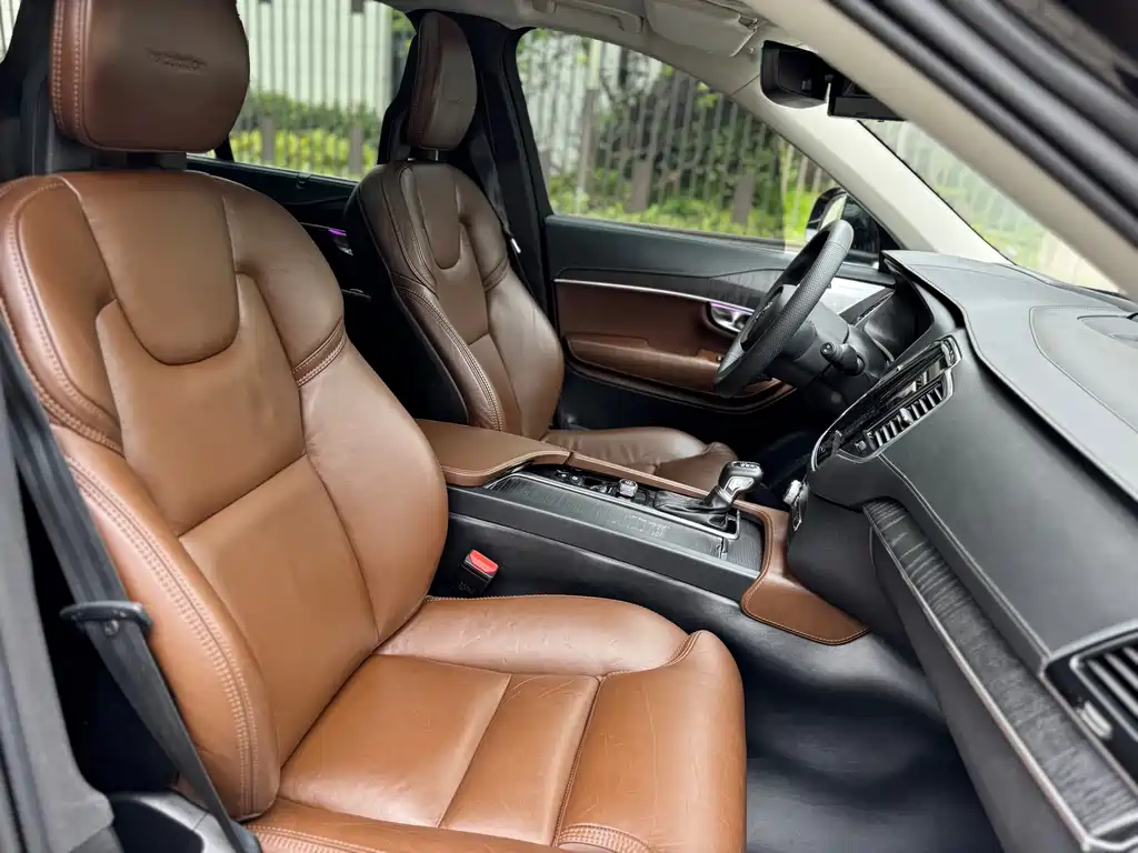 Volvo XC90 2022 — фото 10