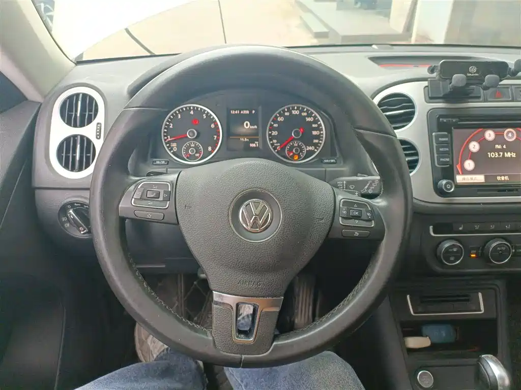 Volkswagen Tiguan 2016 — фото 11