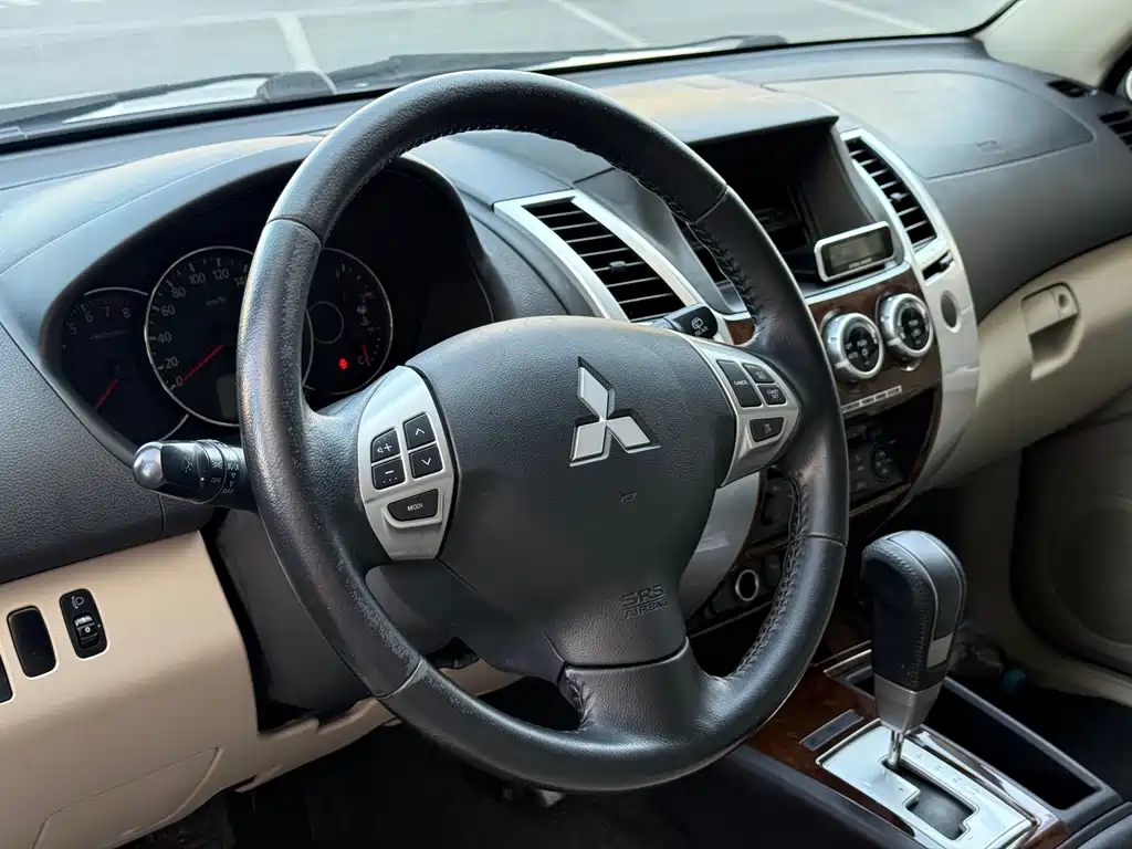 Mitsubishi Pajero Sport 2015 — фото 14