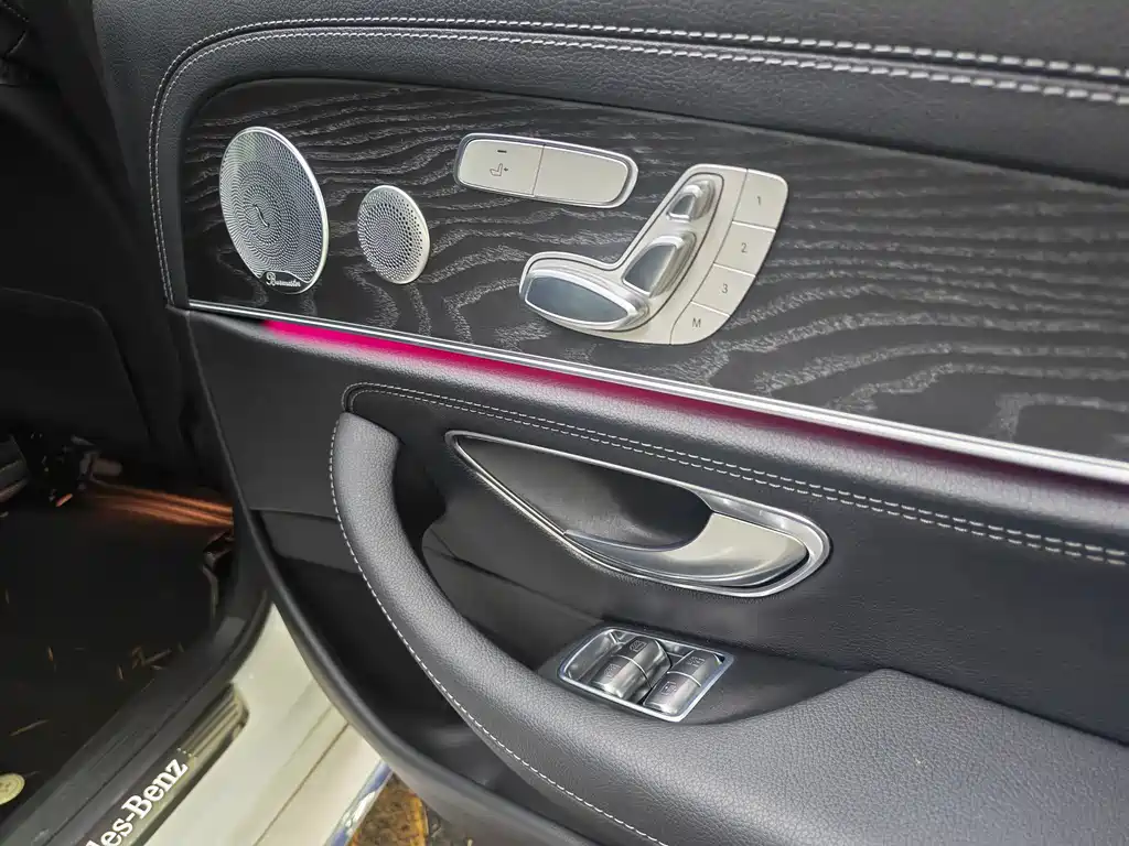 Mercedes-Benz E-Class 2019 — фото 18
