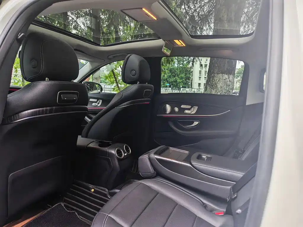 Mercedes-Benz E-Class 2019 — фото 15