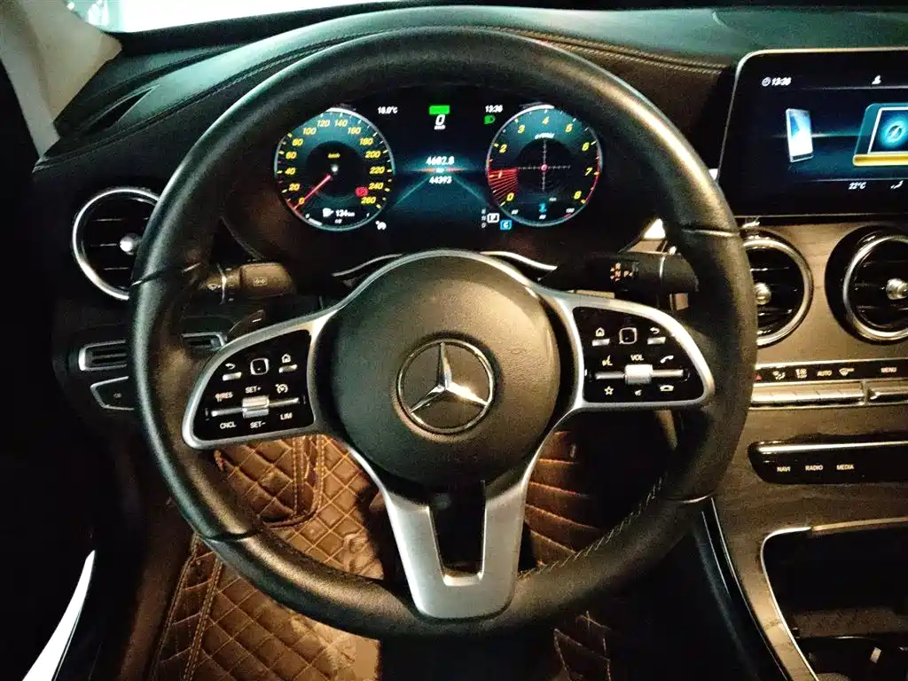 Mercedes-Benz C-Class 2019 — фото 11