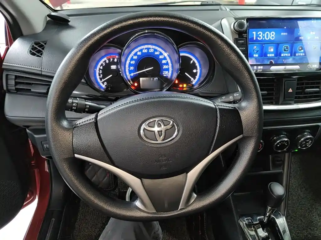 Toyota Yaris L 2017 — фото 11