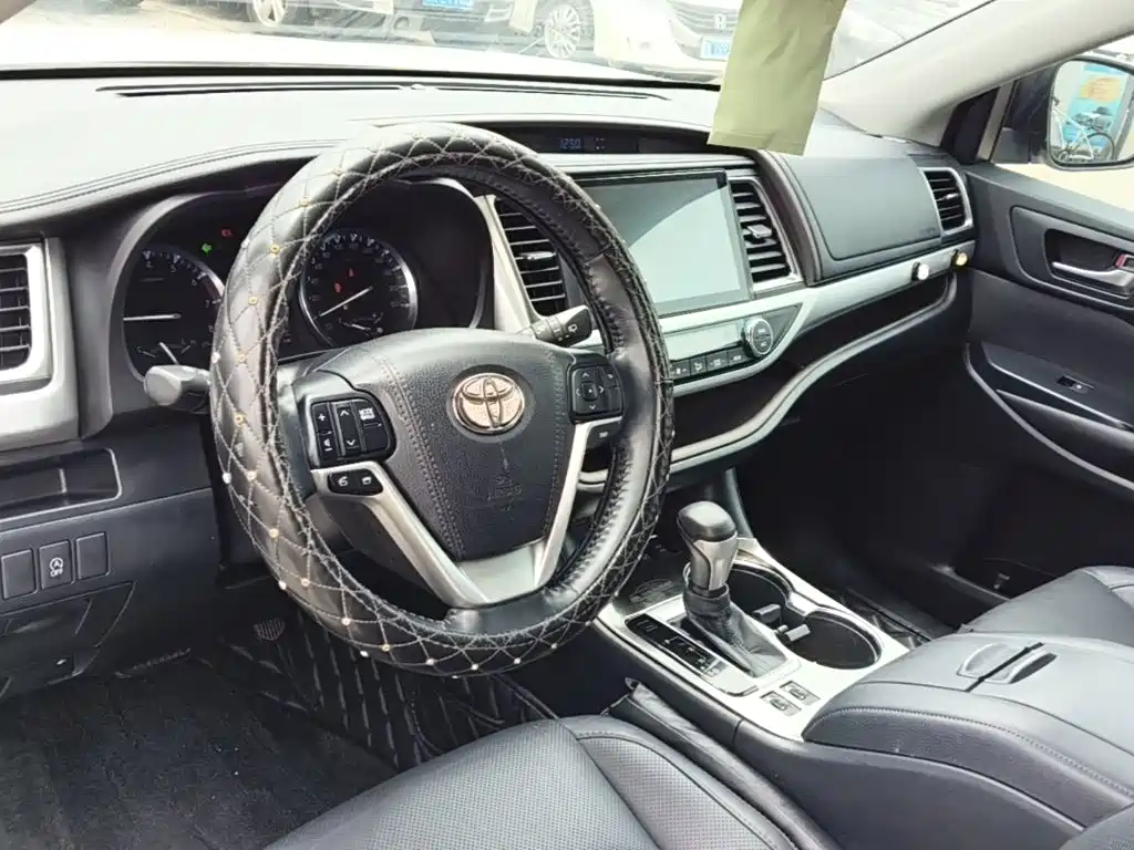 Toyota Highlander 2015 — фото 10