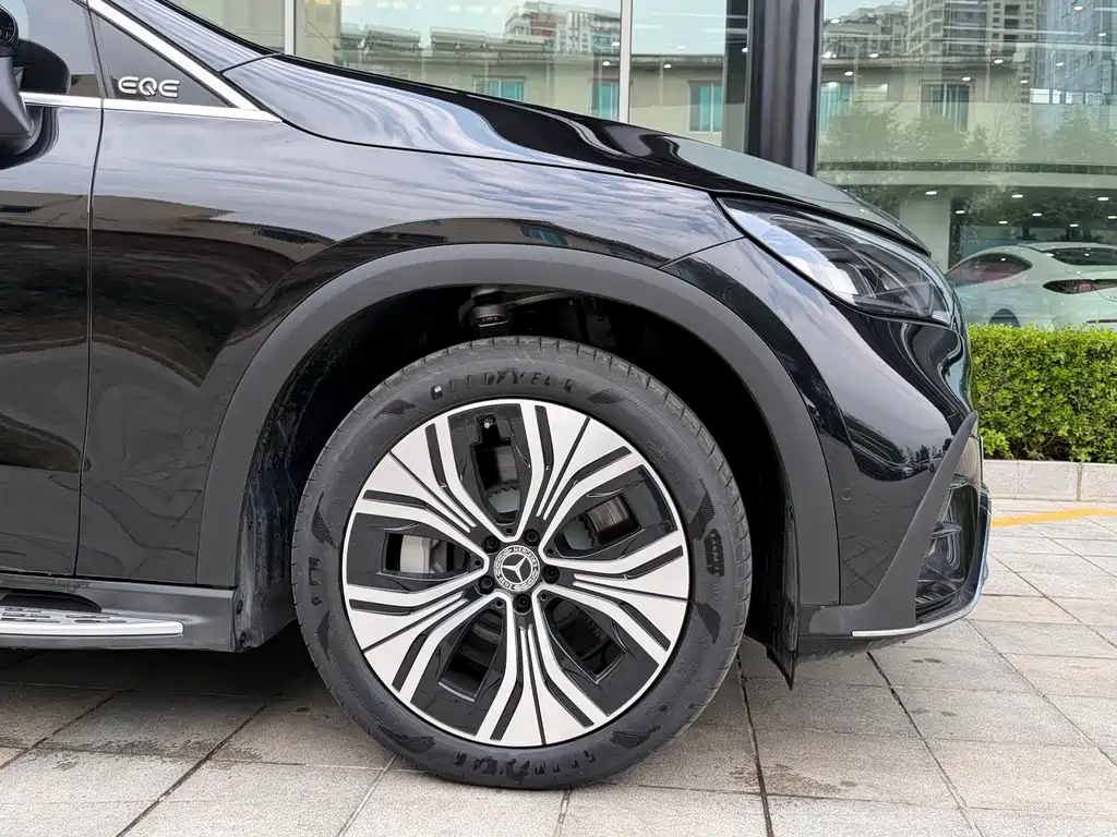 Mercedes-Benz EQE SUV 2025 — фото 20