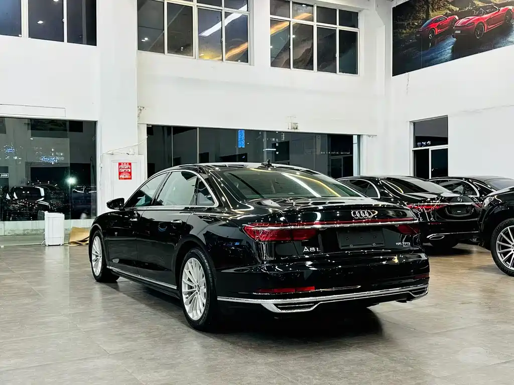 Audi A8 2018 — фото 3