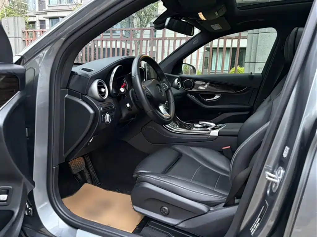 Mercedes-Benz GLC 2017 — фото 12