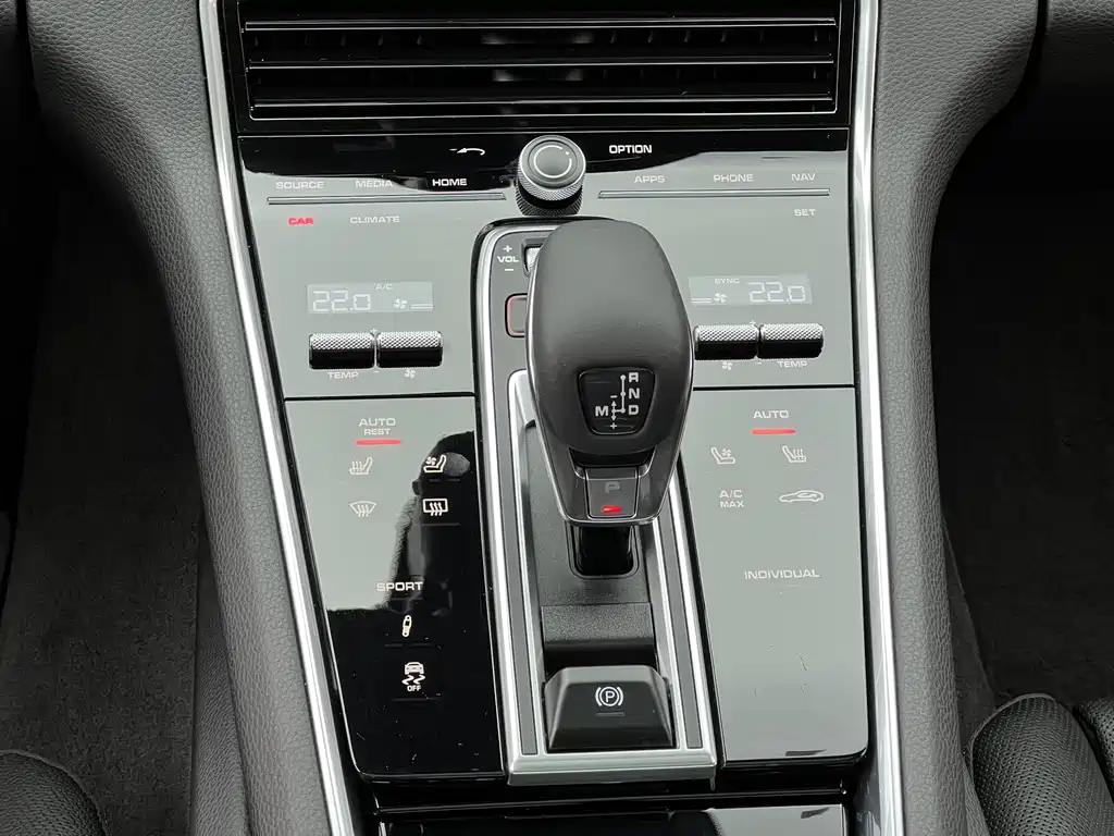 Porsche Panamera 2019 — фото 18