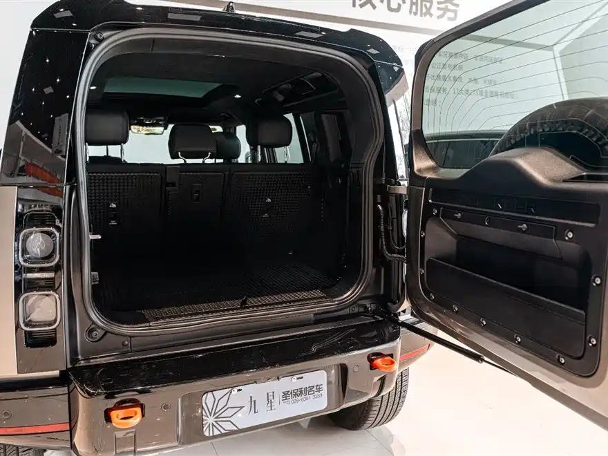 Land Rover Defender 2025 — фото 18