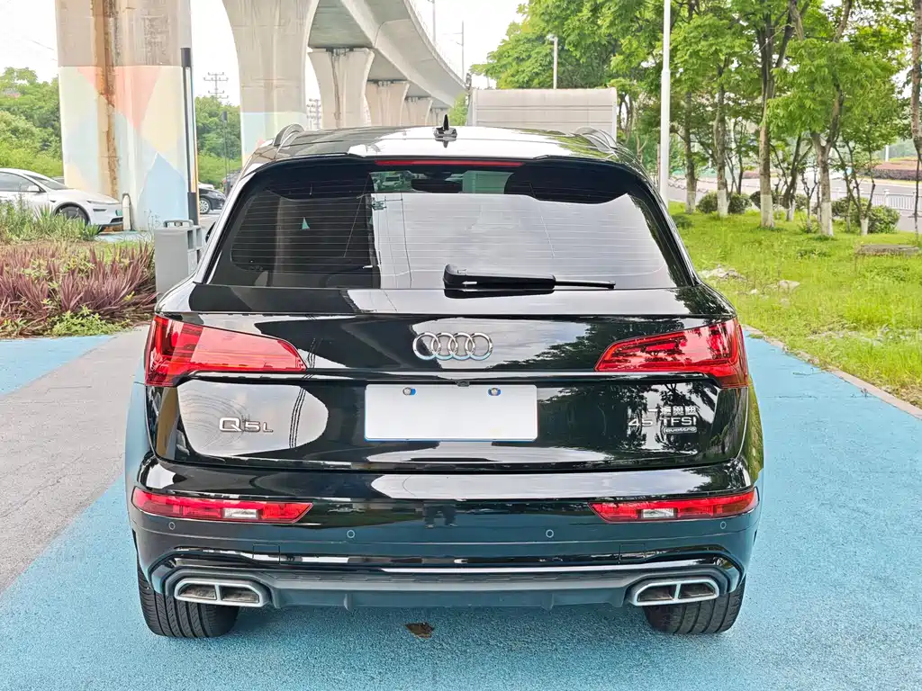 Audi Q5L 2023 — фото 10