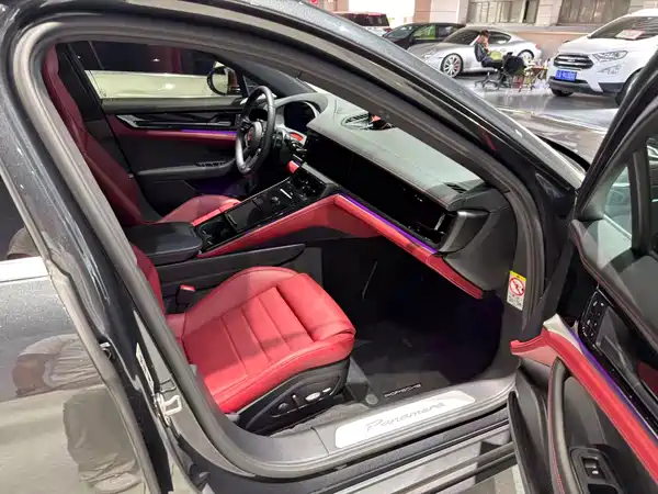 Porsche Panamera 2025