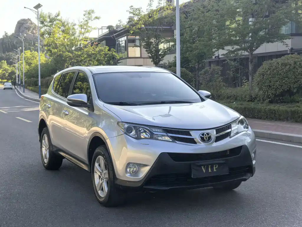 Toyota RAV4 2014 — фото 3