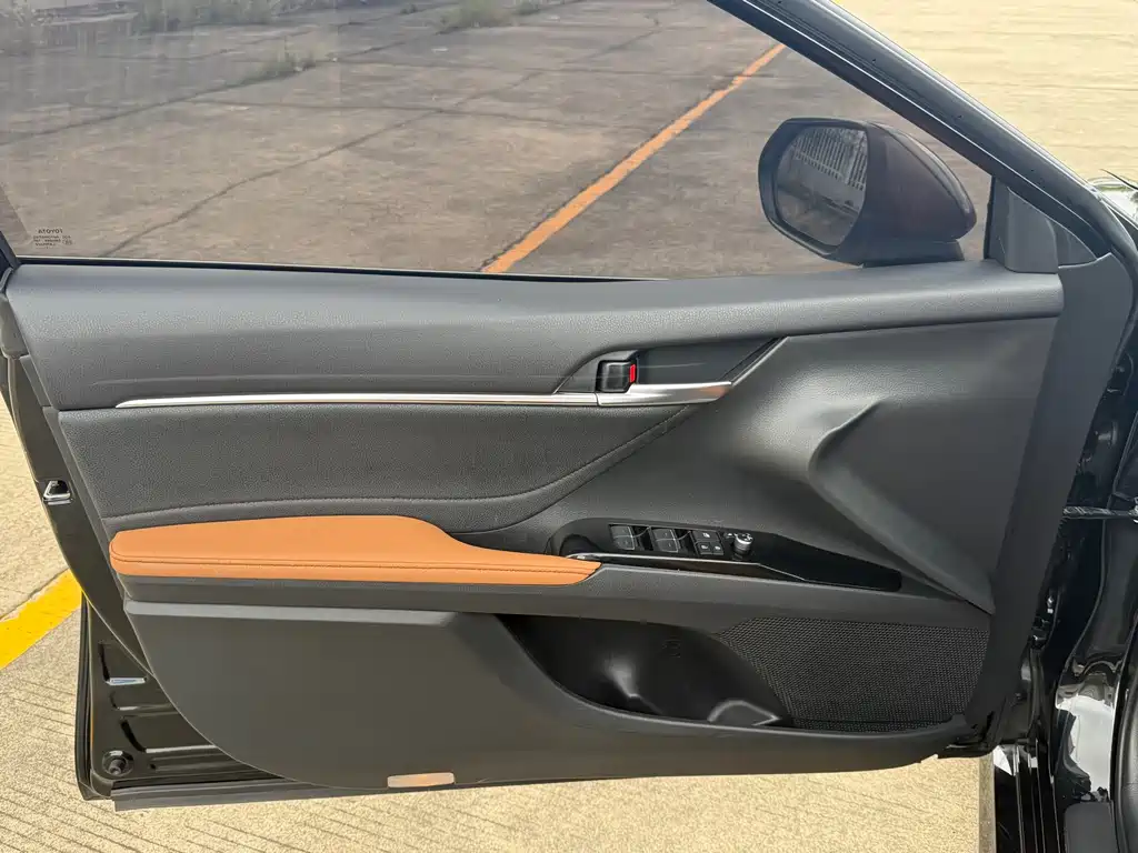 Toyota Camry 2021 — фото 9