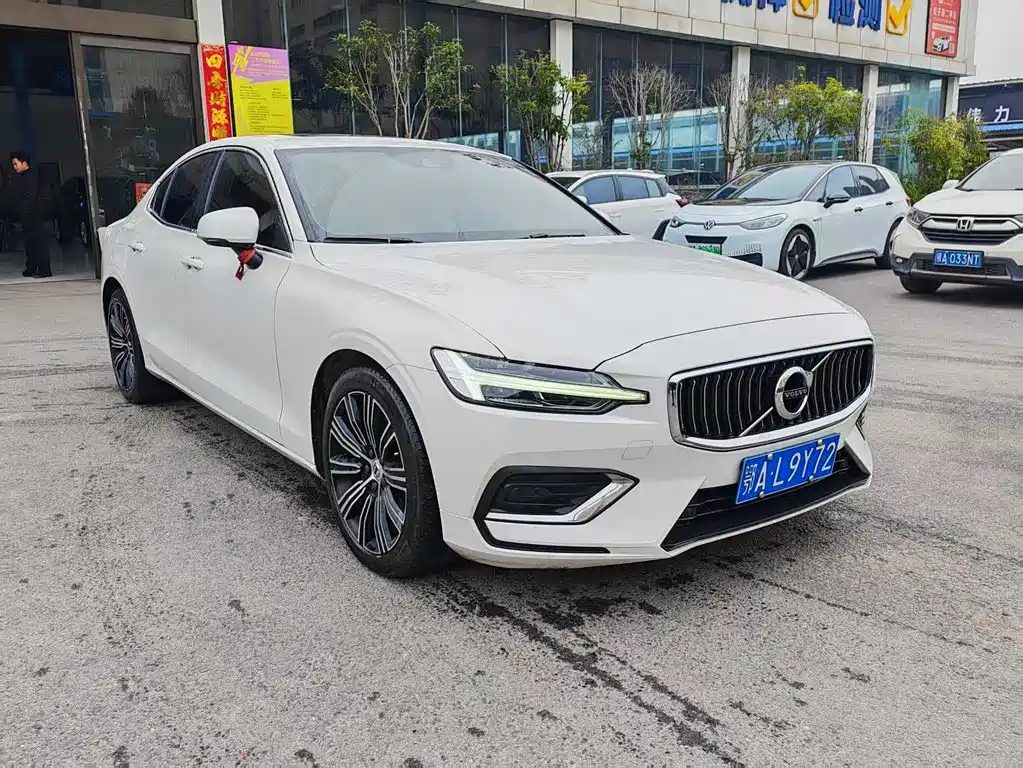 Volvo S60 2021 — фото 3