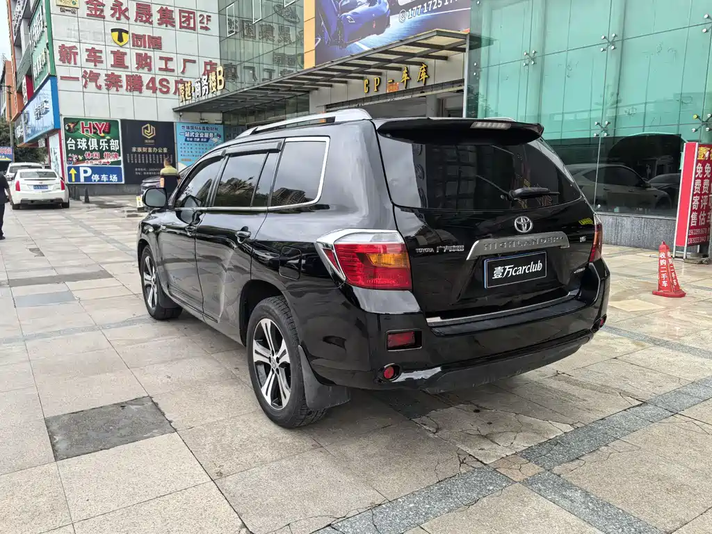 Toyota Highlander 2010 — фото 10