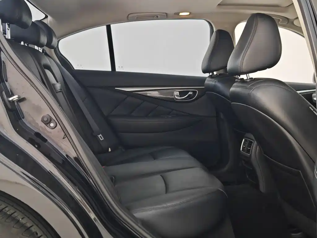 Infiniti Q50L 2017 — фото 23