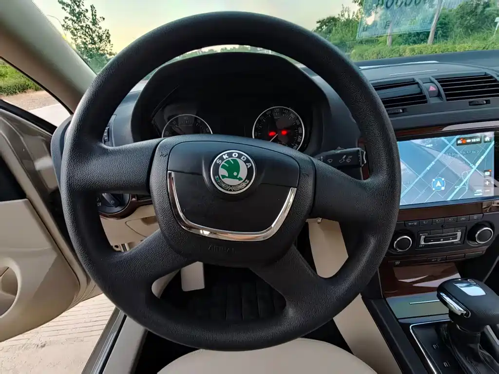 Skoda Octavia 2013 — фото 16