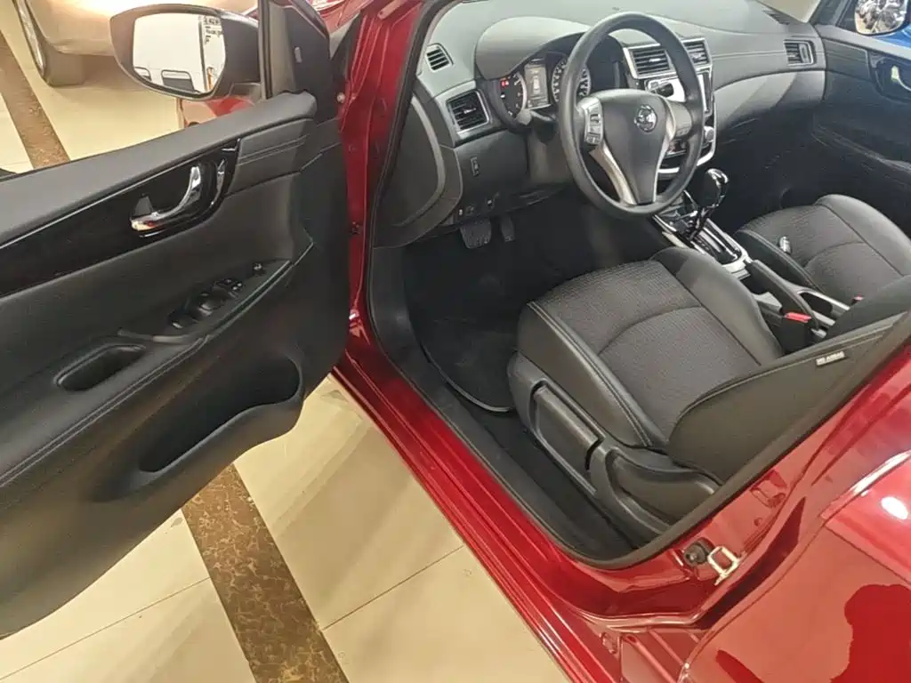 Nissan Tiida 2017 — фото 16