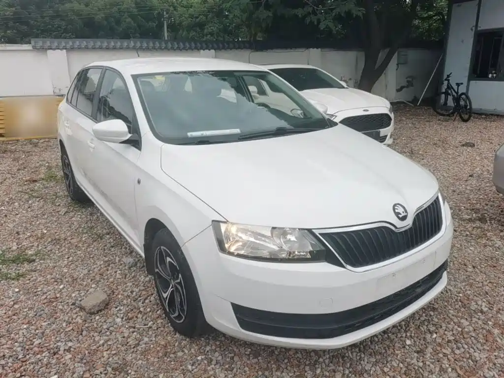 Skoda Rapid Spaceback 2016 — фото 4
