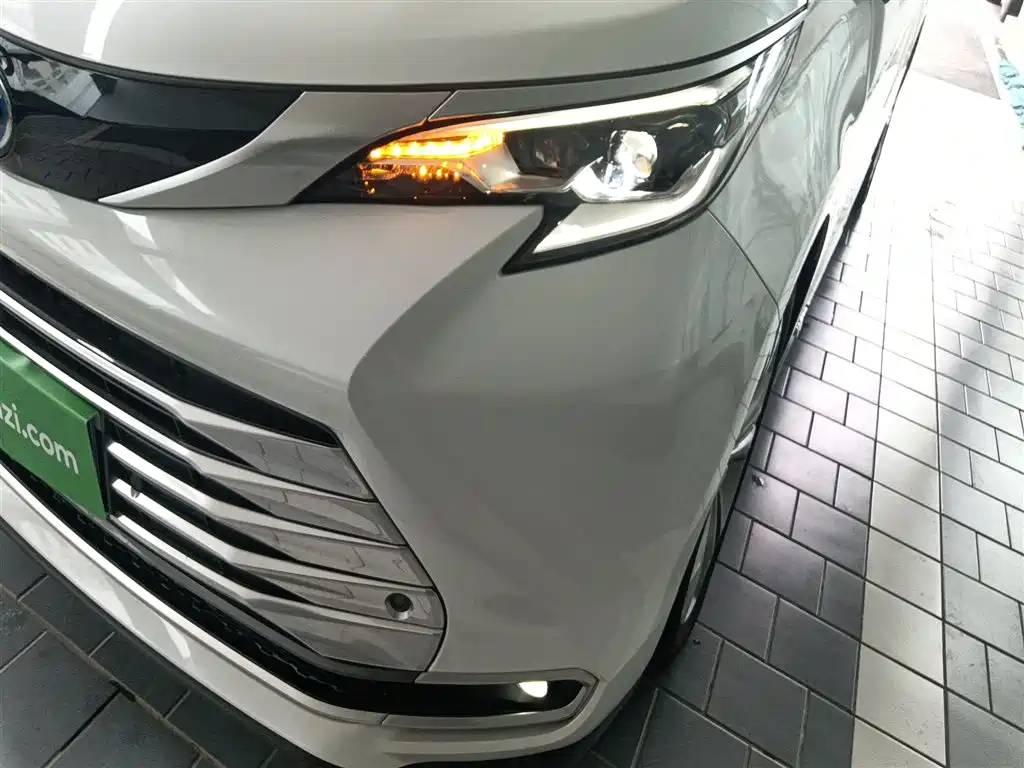 Toyota Sienna 2023 — фото 24