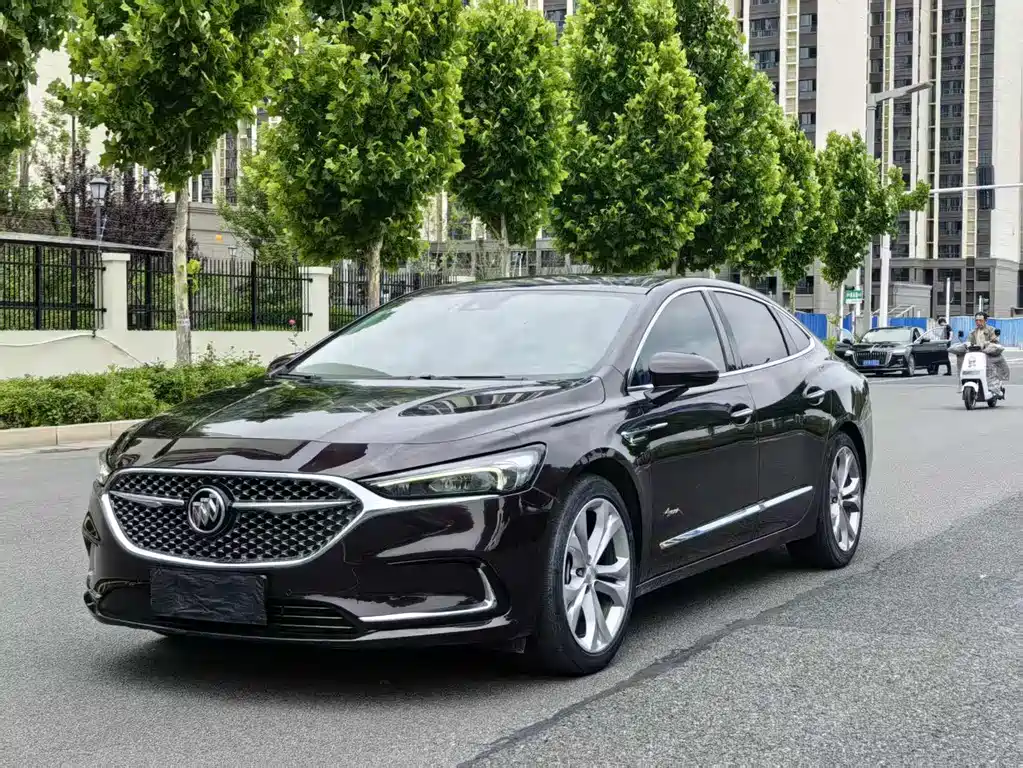 Buick LaCrosse 2022 — фото 1