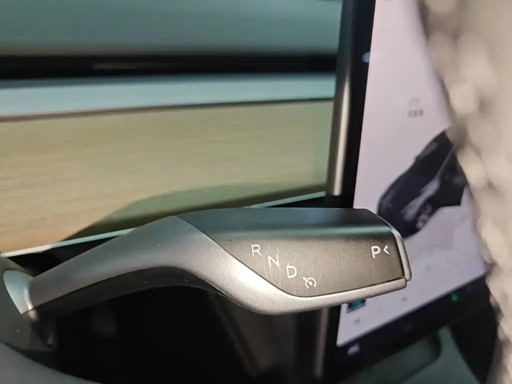 Tesla Model Y 2023 — фото 14