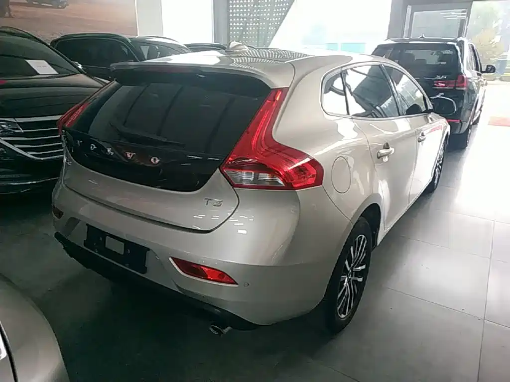 Volvo V40 2018 — фото 7