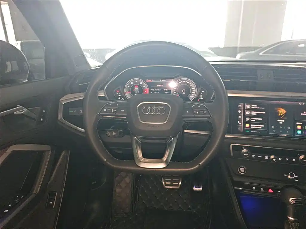 Audi Q3 2024 — фото 17