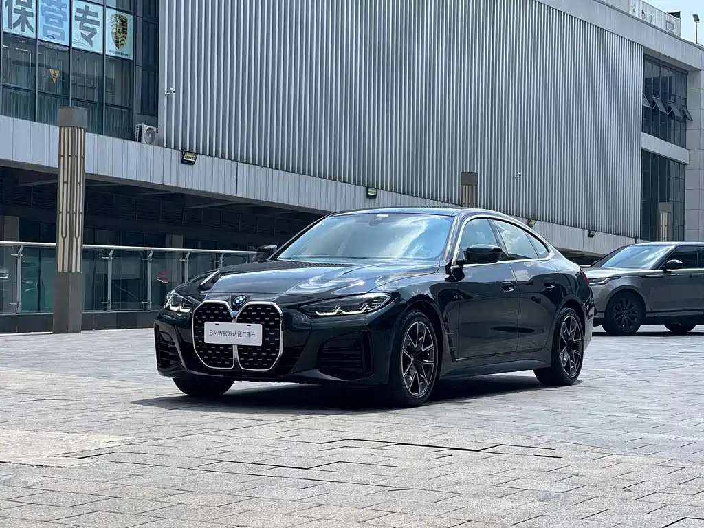 BMW 4 Series 2025 — фото 1