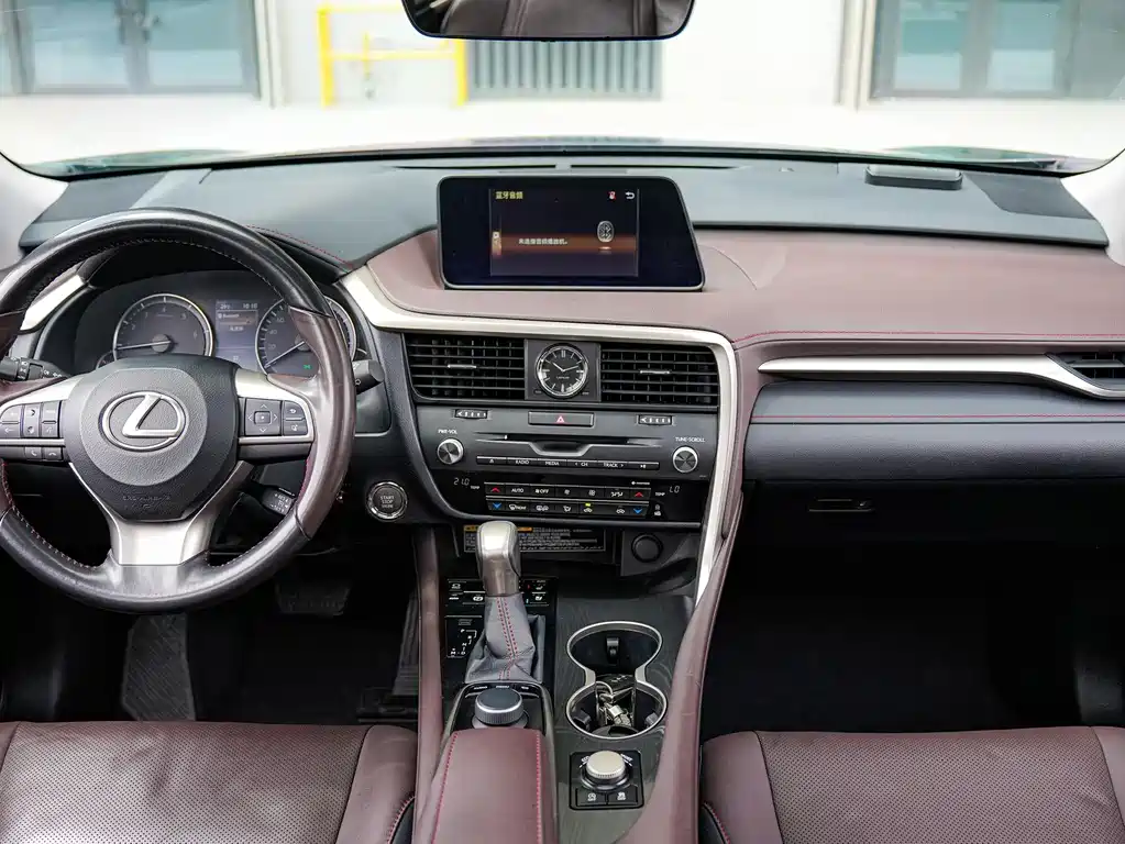 Lexus RX 2017 — фото 16