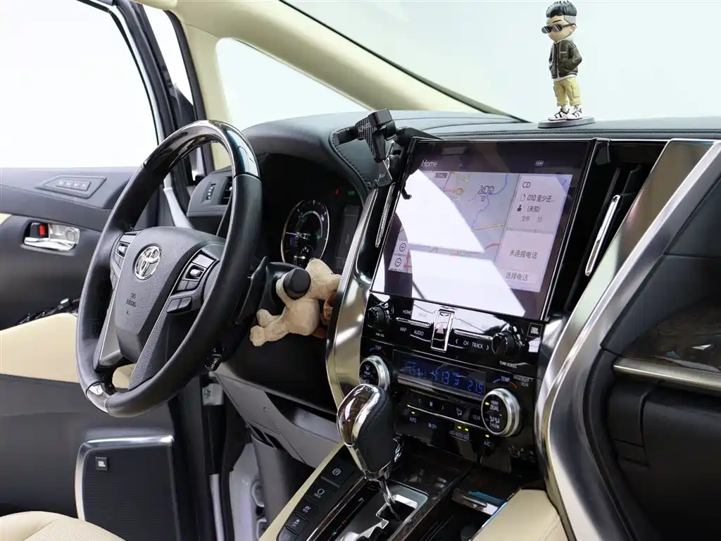 Toyota Alphard 2023 — фото 14
