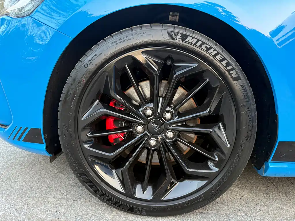Ford Focus 2022 — фото 10
