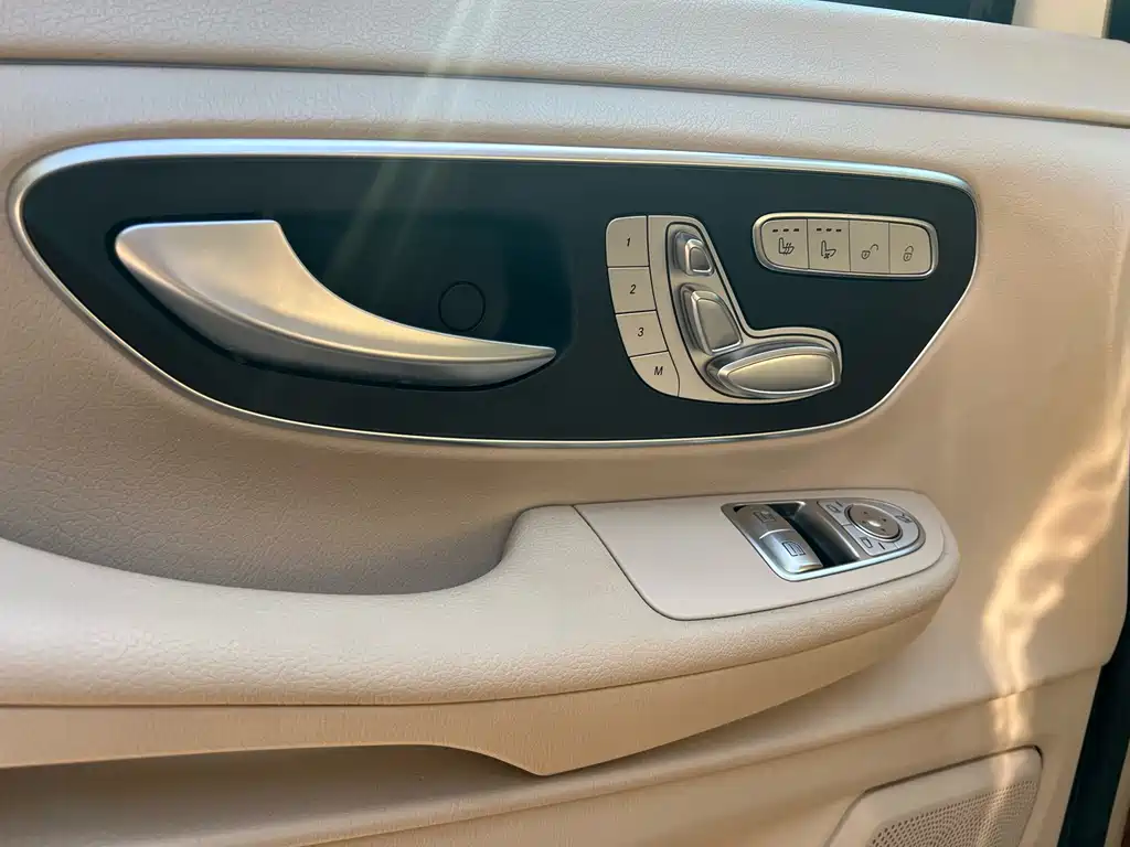 Mercedes-Benz V-Class 2021 — фото 14