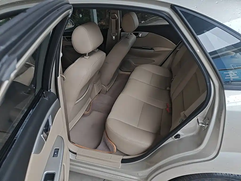 Buick Excelle 2014 — фото 17