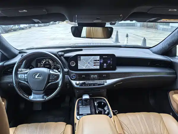 Lexus LS 2021