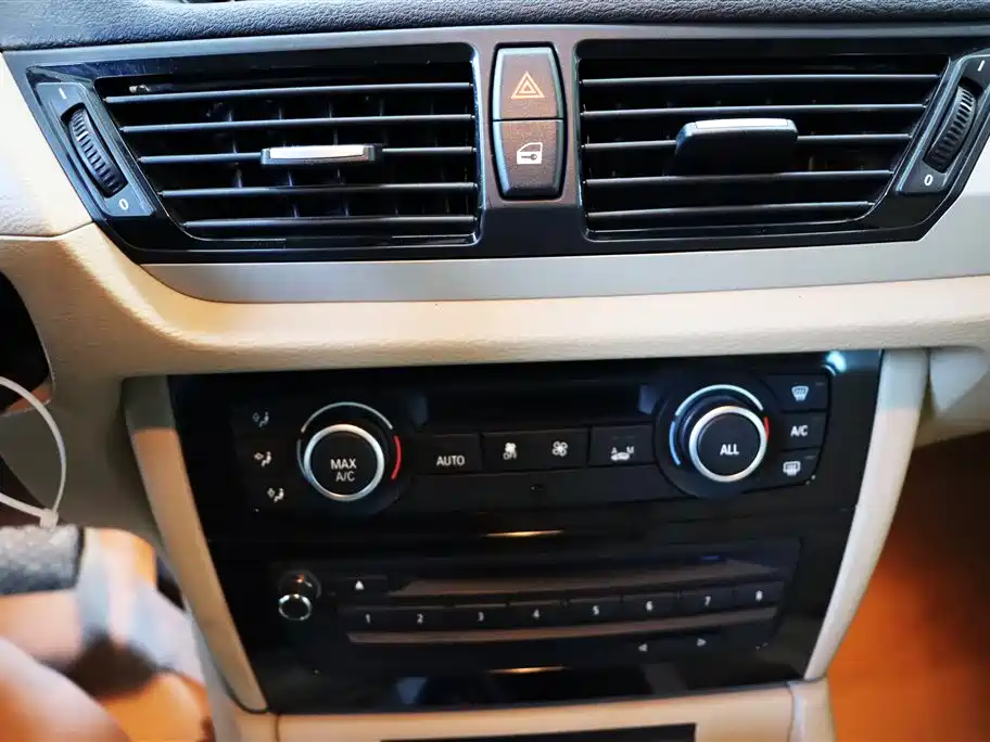 BMW X1 2012 — фото 13