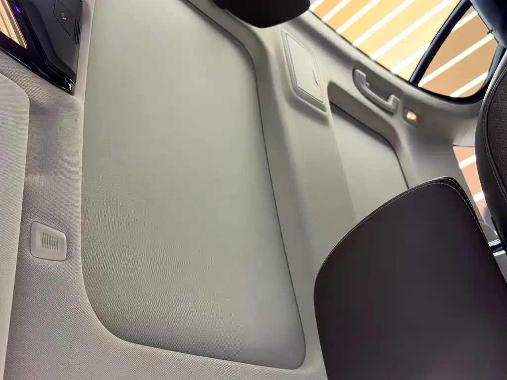 BMW 5 Series New Energy 2018 — фото 16