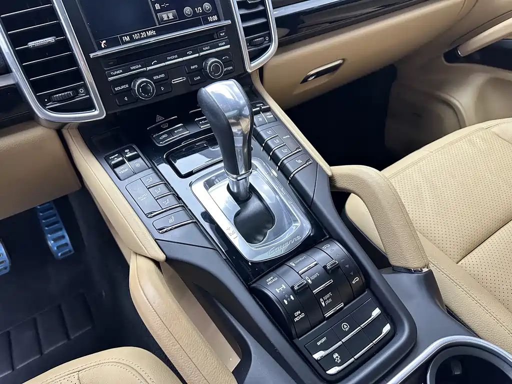 Porsche Cayenne 2016 — фото 18
