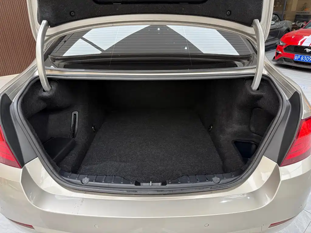 BMW 5 Series 2013 — фото 27