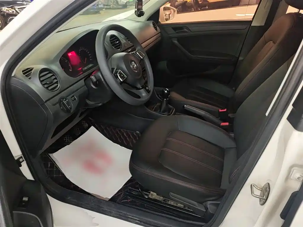 Volkswagen Jetta 2018 — фото 15