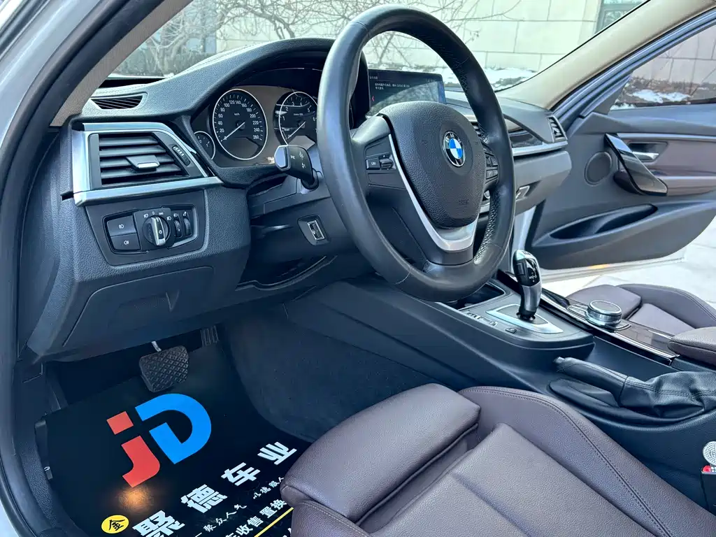 BMW 3 Series 2019 — фото 14